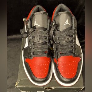 AUTHENTIC Air Jordan 1 Low size 9 US. Gym Red/White/Black